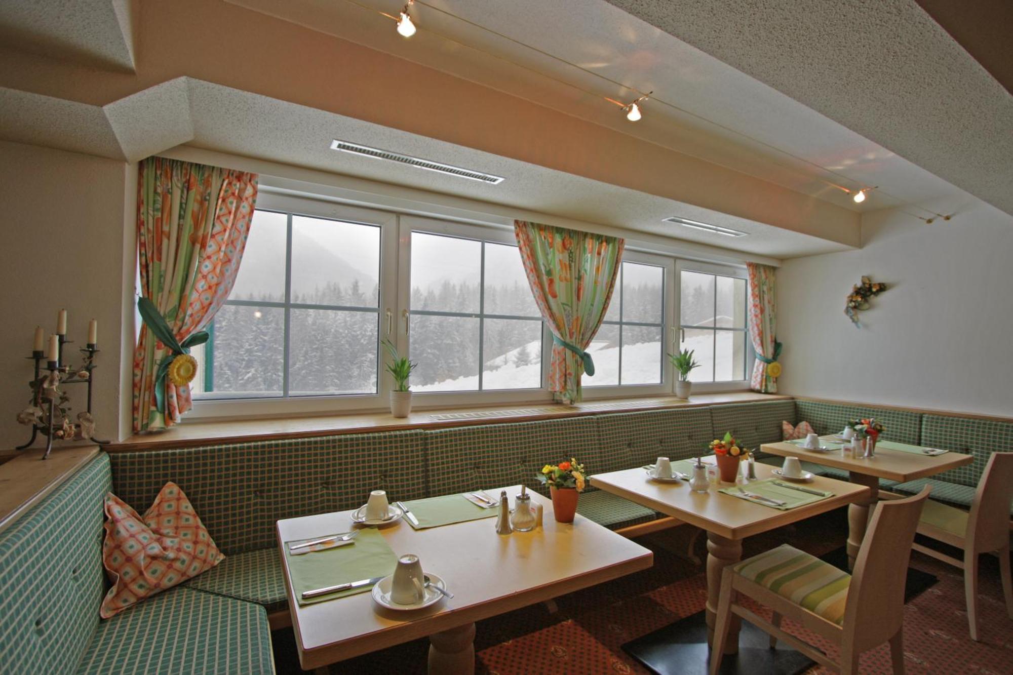 Hotel Garni - Restaurant Kaminstube St. Anton am Arlberg Exterior foto